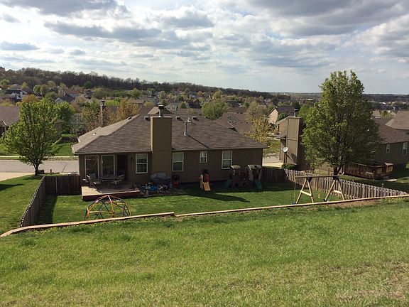 3rd image of 717 SW Ginger Hill Dr
