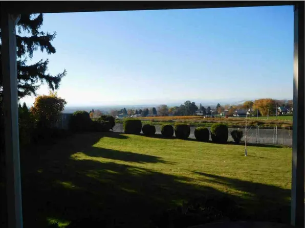 208 S 49th St, Yakima, WA 98901