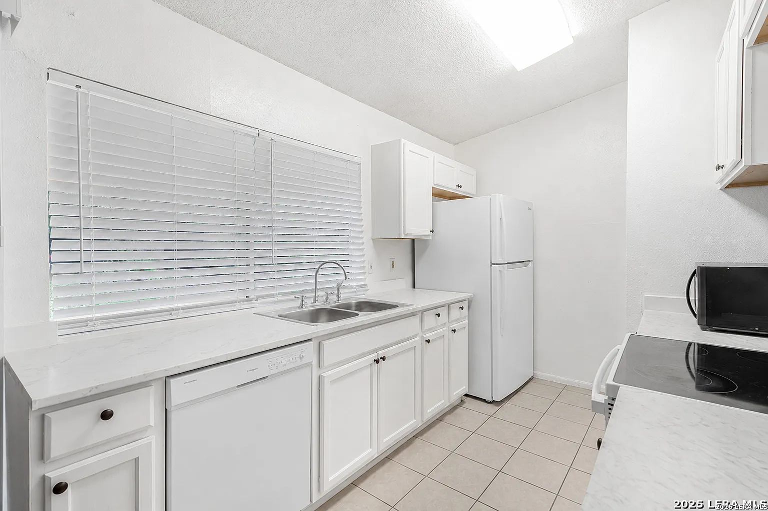 3 bed, 1259 sqft, $1,450 — Photo 1