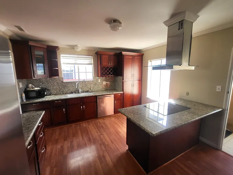 1280 Michigan Ave — Photo 3