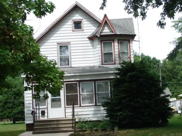 703 N Jackson St, Charles City, IA 50616