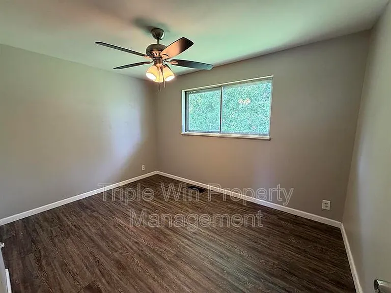 10329 Chesley Dr — Photo 22