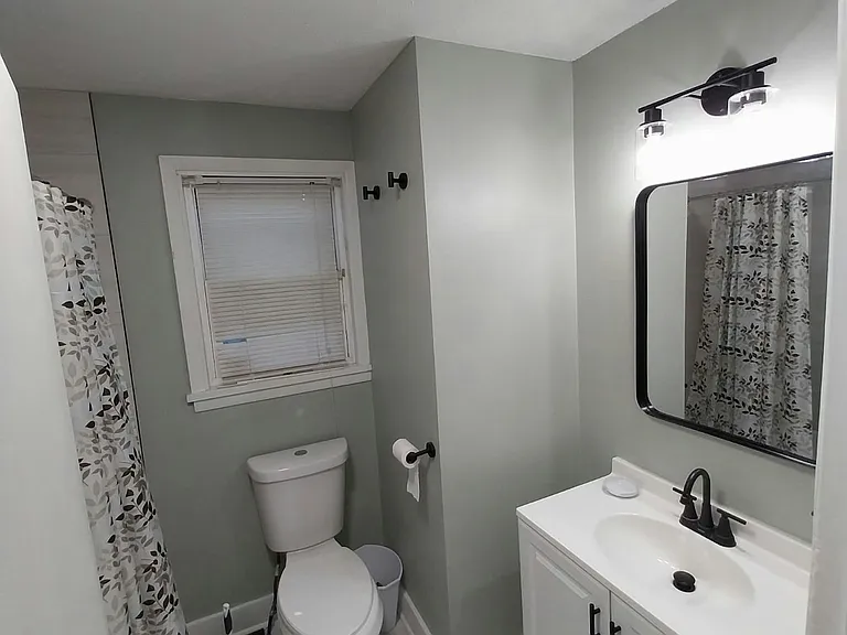 1181 S Plymouth Ave #1 — Photo 6