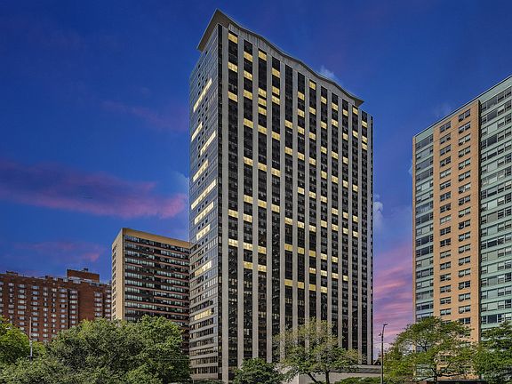 3rd image of 3150 N Lake Shore Dr APT 5E