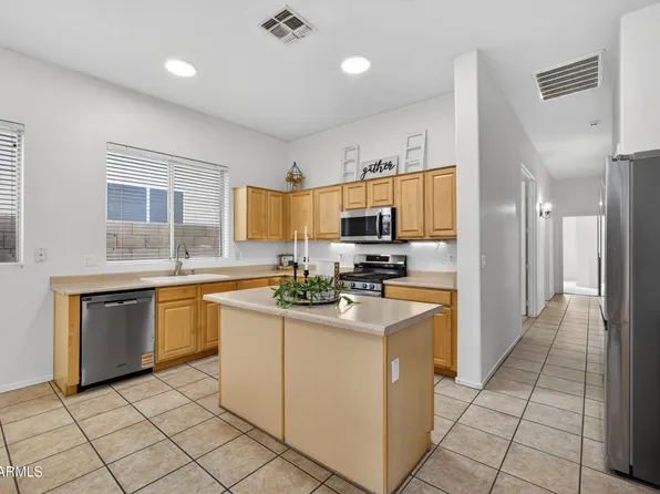 860 W CHERRYWOOD Drive, Chandler, AZ 85248