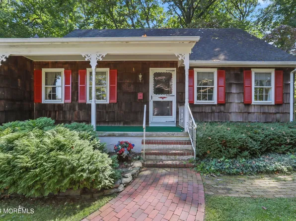 2 Roosevelt Circle W, Red Bank, NJ 07701