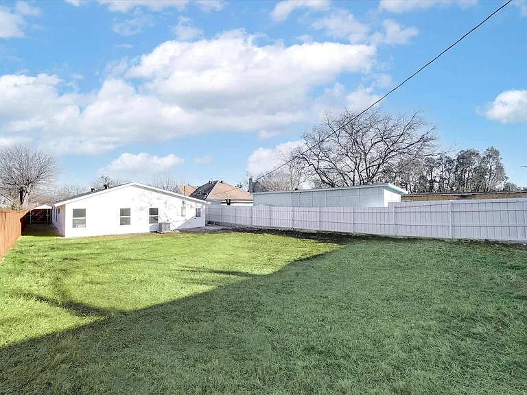 215 N Jester Ave — Photo 23