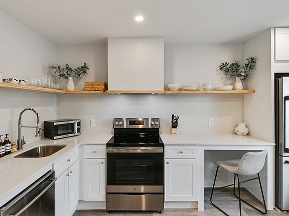 2nd image of 537 E Breckenridge St #537