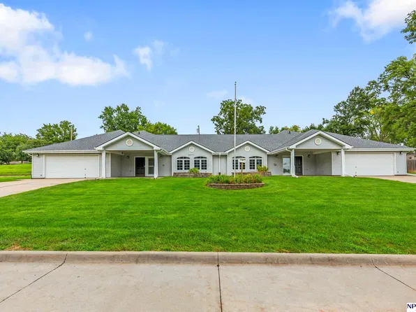 522 E 1st St, Papillion, NE 68046