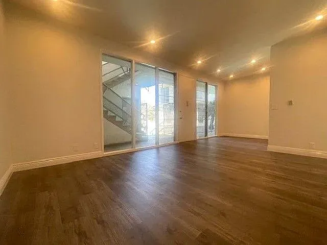 4150 Los Feliz Blvd — Photo 2