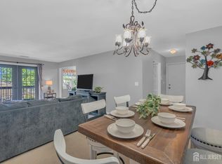 411 Newport Ct, Fords, NJ 08863