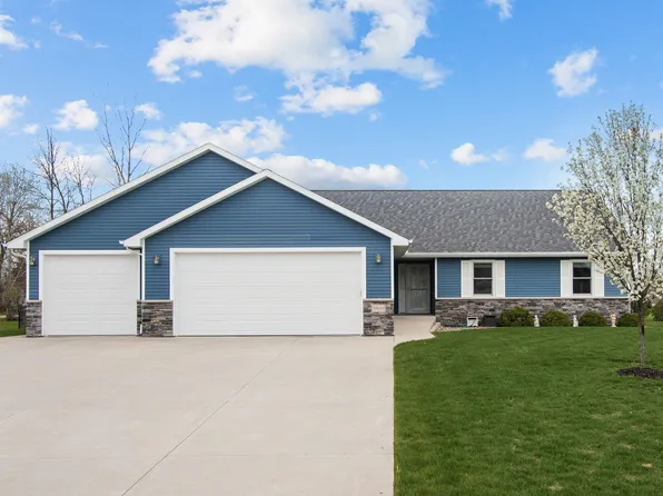 N8250 Big Lake Ct, Sherwood, WI 54169