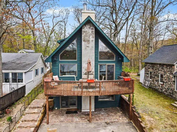 4375 Skinner Lake Rd, Lapeer, MI 48446