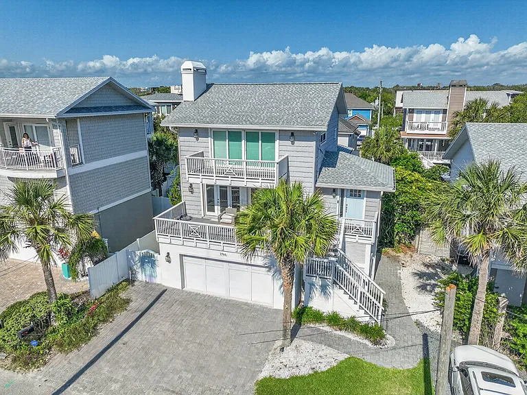 1766 Beach Ave — Photo 62