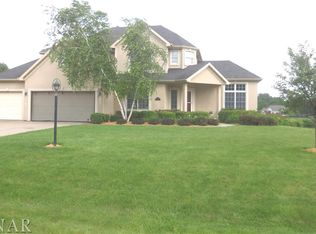 10098 Wolf Hill Rd, Bloomington, IL 61705