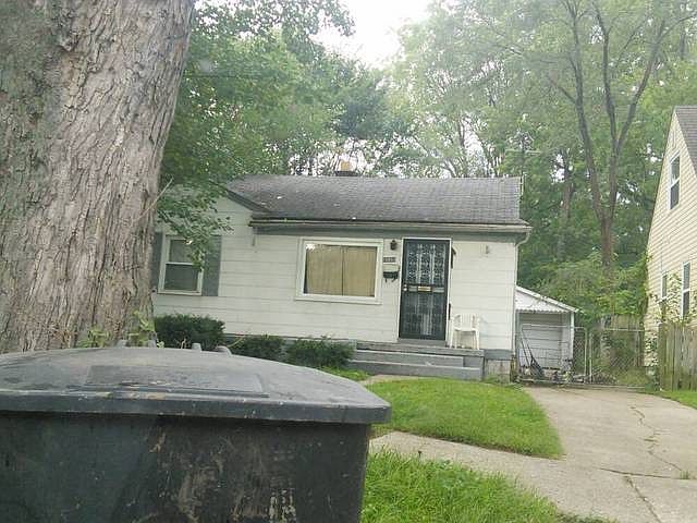 2nd image of 16863 Fenton St