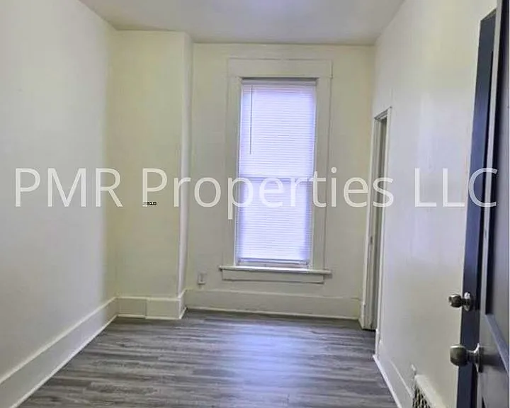828 Avenue B — Photo 8