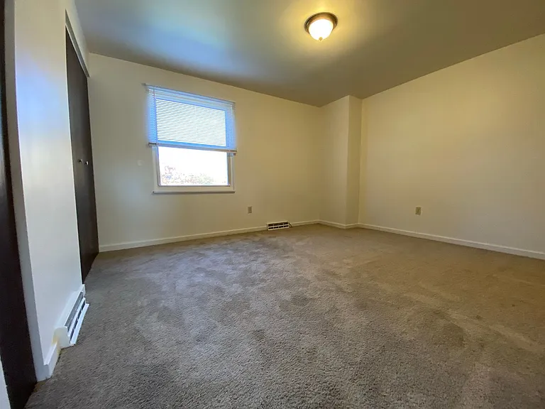 703 Hemlock Sq — Photo 5