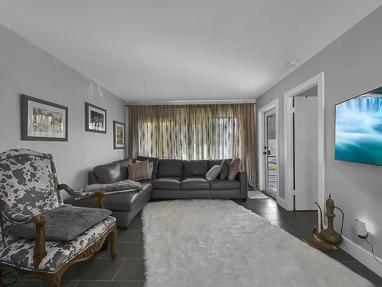 203 Lake Carol Dr — Photo 2