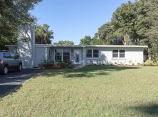 302 Barbara Cir, Belleair, FL 33756