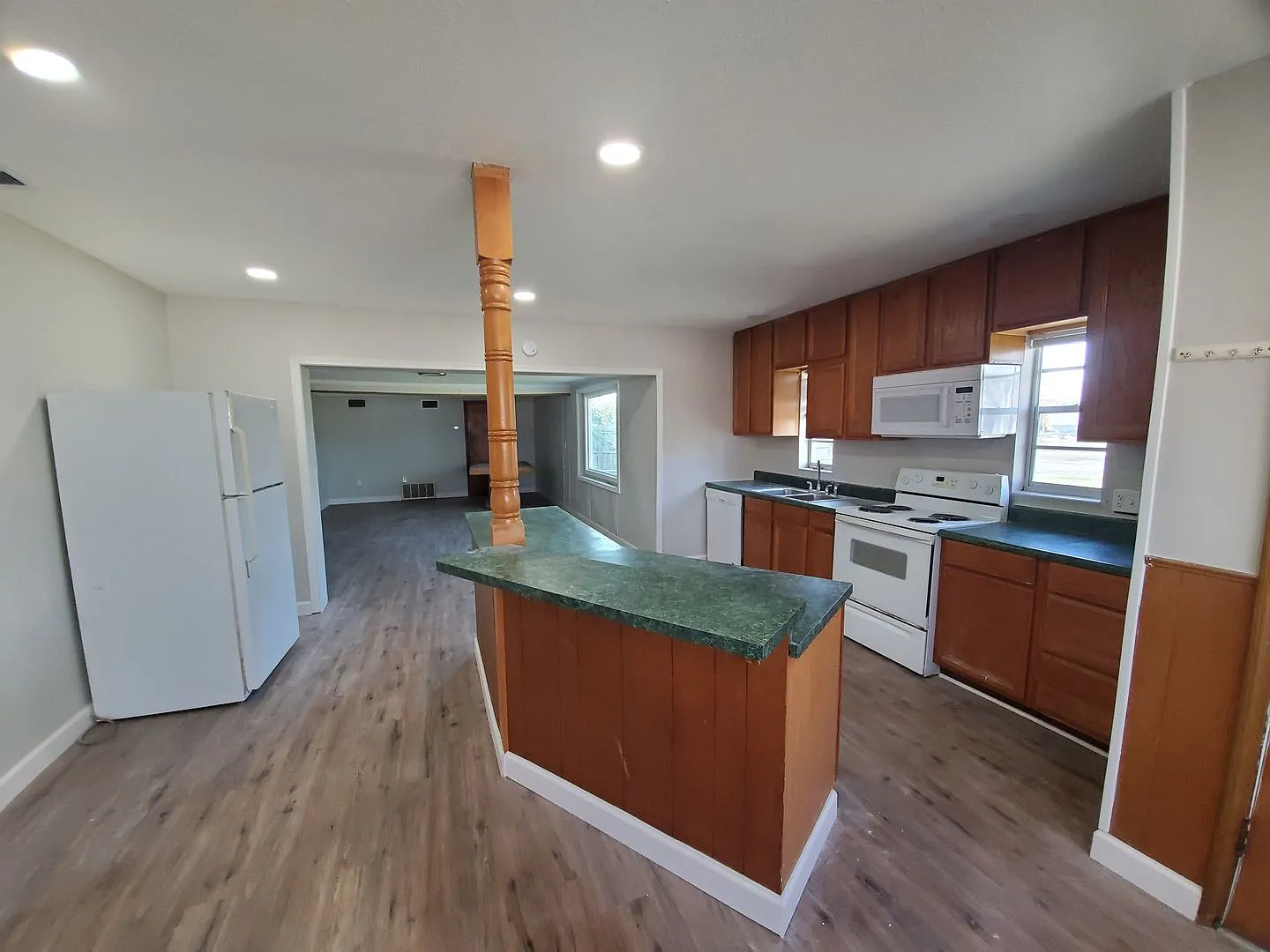 St. Andrews Charmer! 5 BR/2BA Home — Photo 2