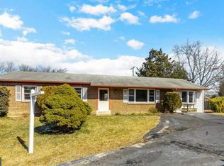 1350 Oakshire Ct, Herndon, VA 20170