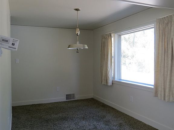 5th image of 3188 Villa St