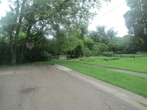 2nd image of 9 Roanoke Dr
