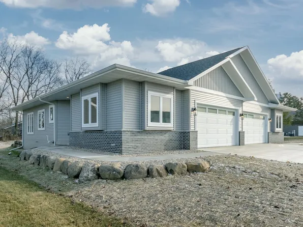 119 Ashberry Ln, Stoughton, WI 53589
