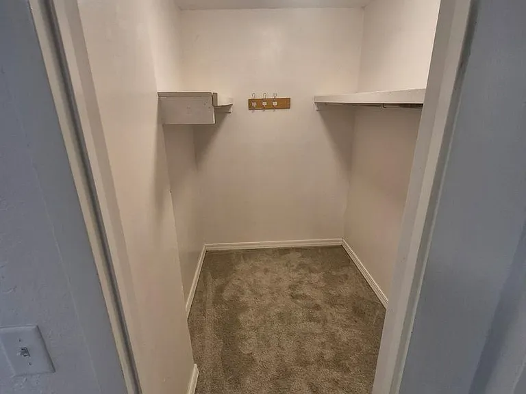 West Towne Apartments — Photo 20