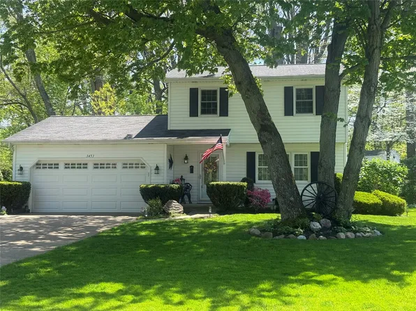 3453 Pond View Dr, Erie, PA 16506