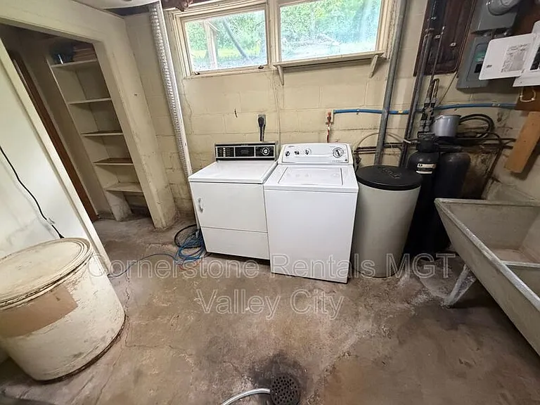 265 Viking Dr #2 — Photo 12