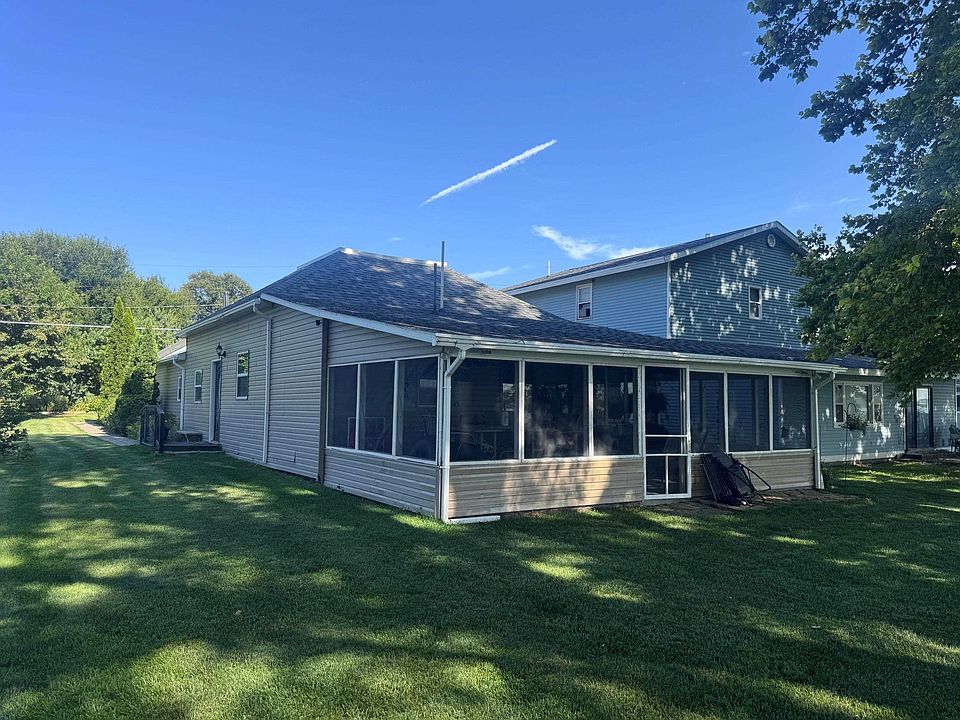 1st image of 16 NE Cove Dr #9