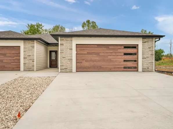 3308 Ponderosa Ct #B, Spirit Lake, IA 51360