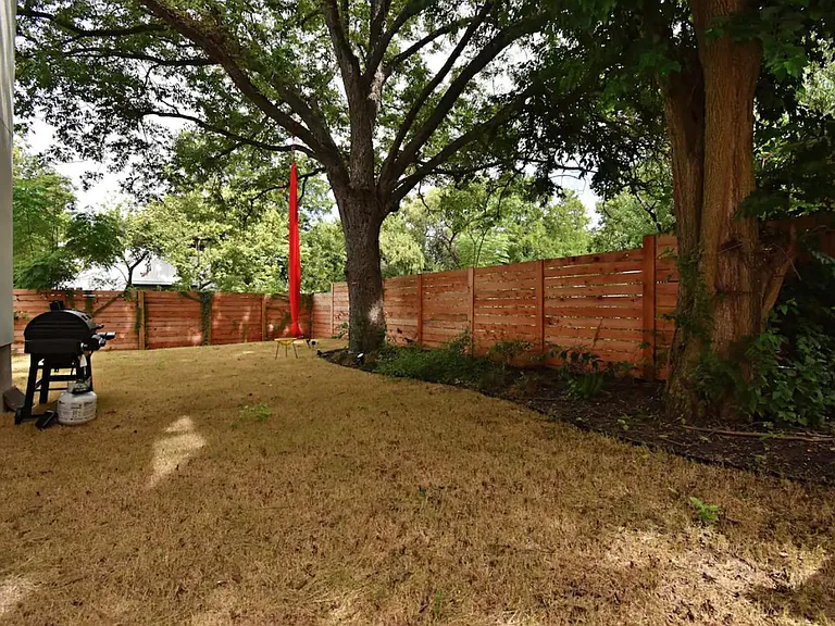 1301 Luna St — Photo 31