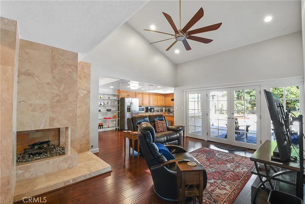 4 bed, 2054 sqft, $5,500 — Photo 3