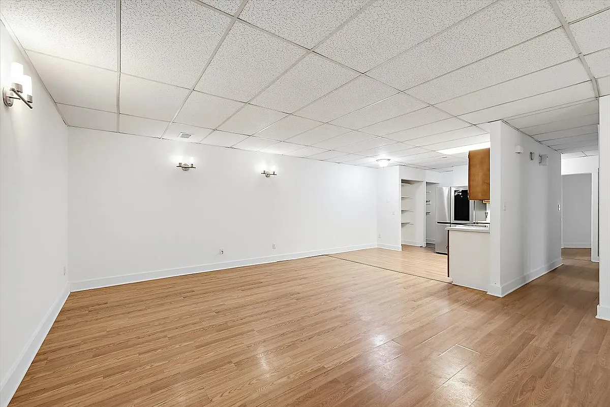 113 South Saginaw Street - B — Photo 1