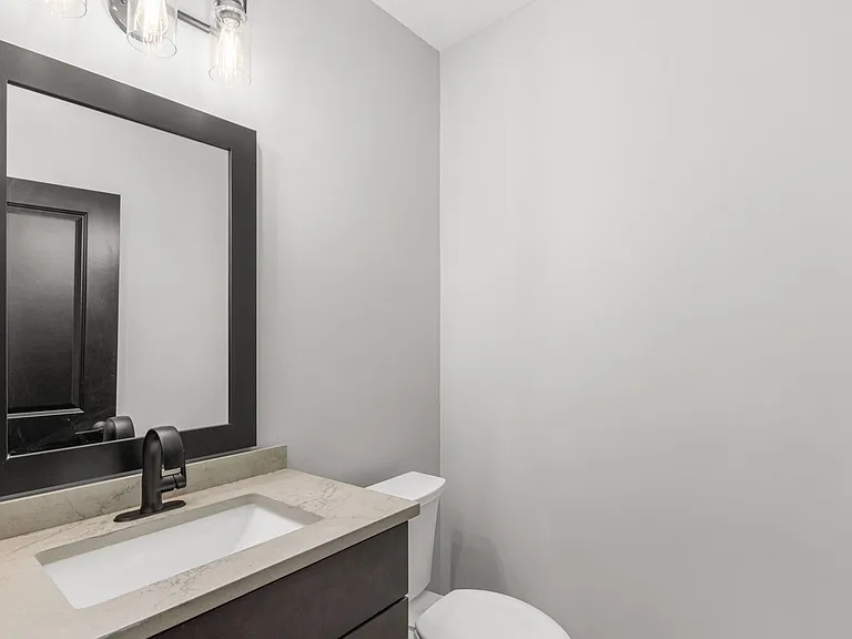 1247 Perry St — Photo 31