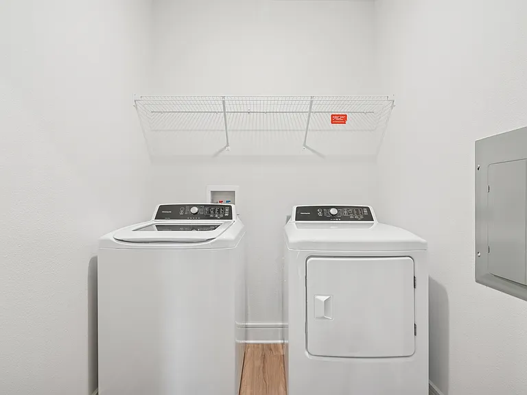 Linz Charlotte — Photo 114