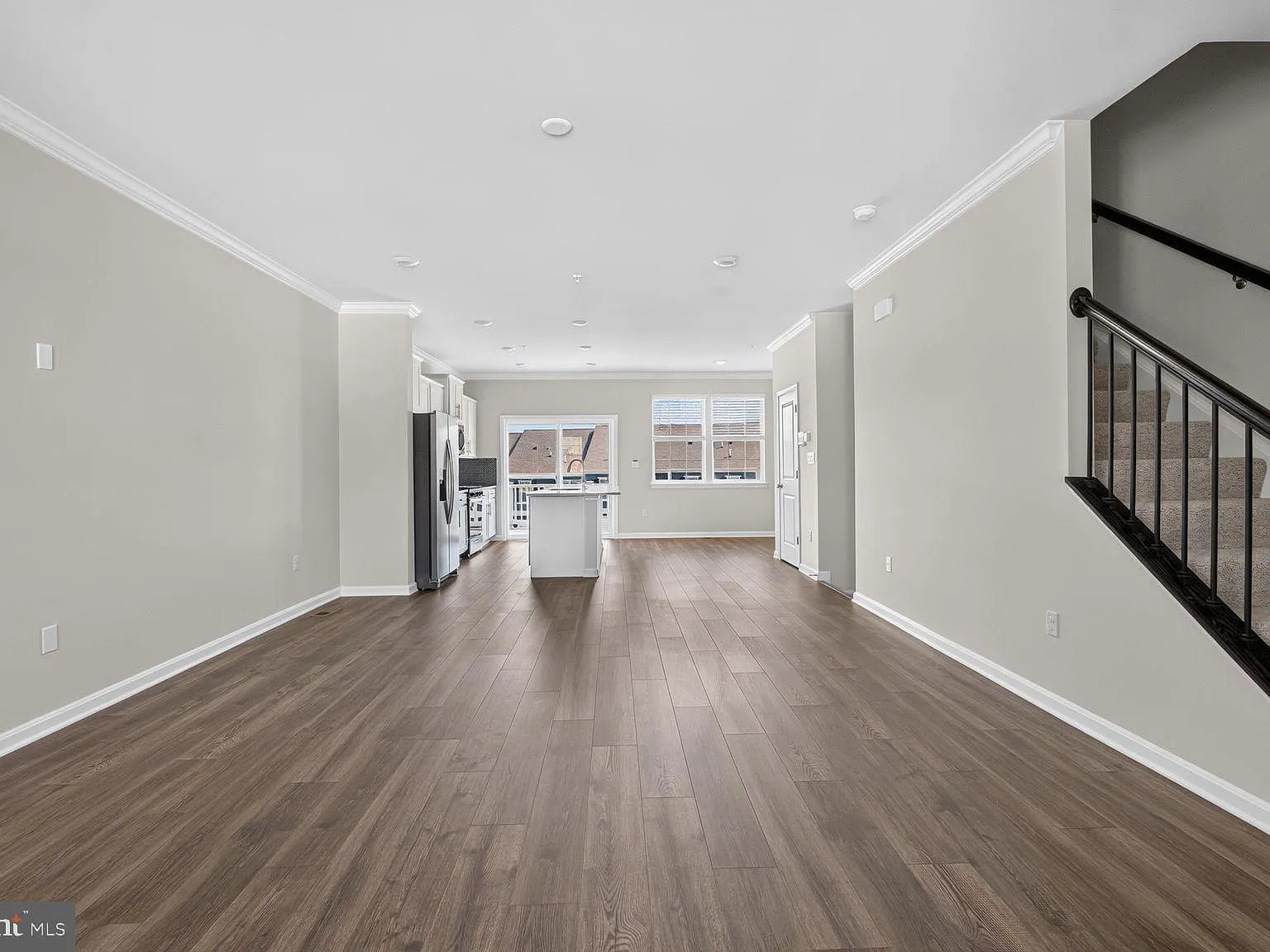4 bed, 3.5 bath, 1969 sqft, $3,200 — Photo 4