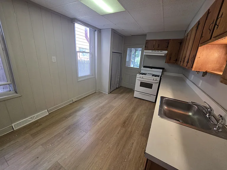 156 S Albemarle St — Photo 22