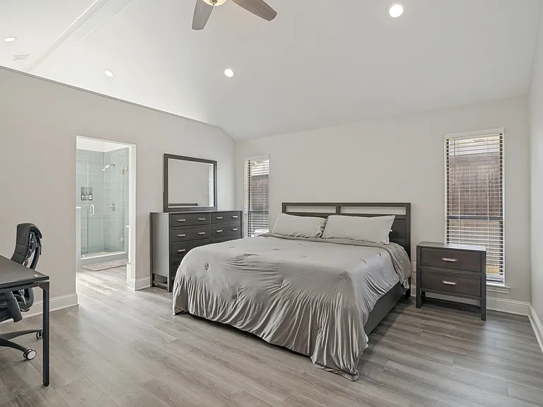Large primary bedroom with ensuite