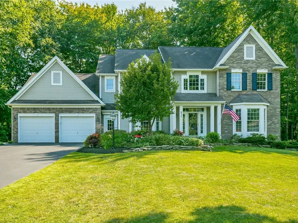 837 Bradington Cir, Webster, NY 14580