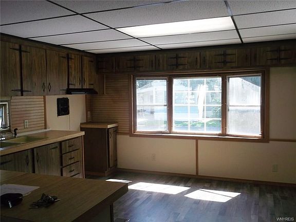 4th image of 12 Andrus Cir