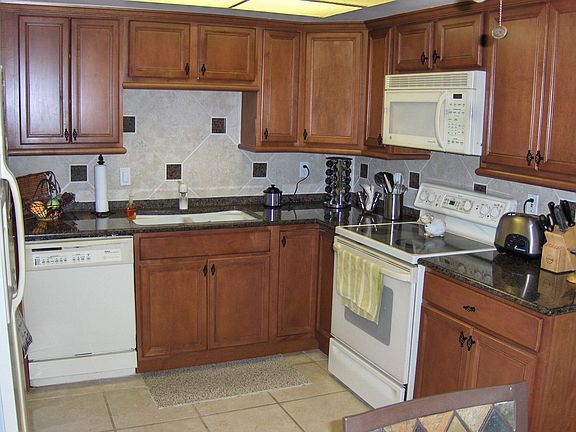 NEW kitchen, cabinets, granite, undermount sink, tiled backsplash w/granite 