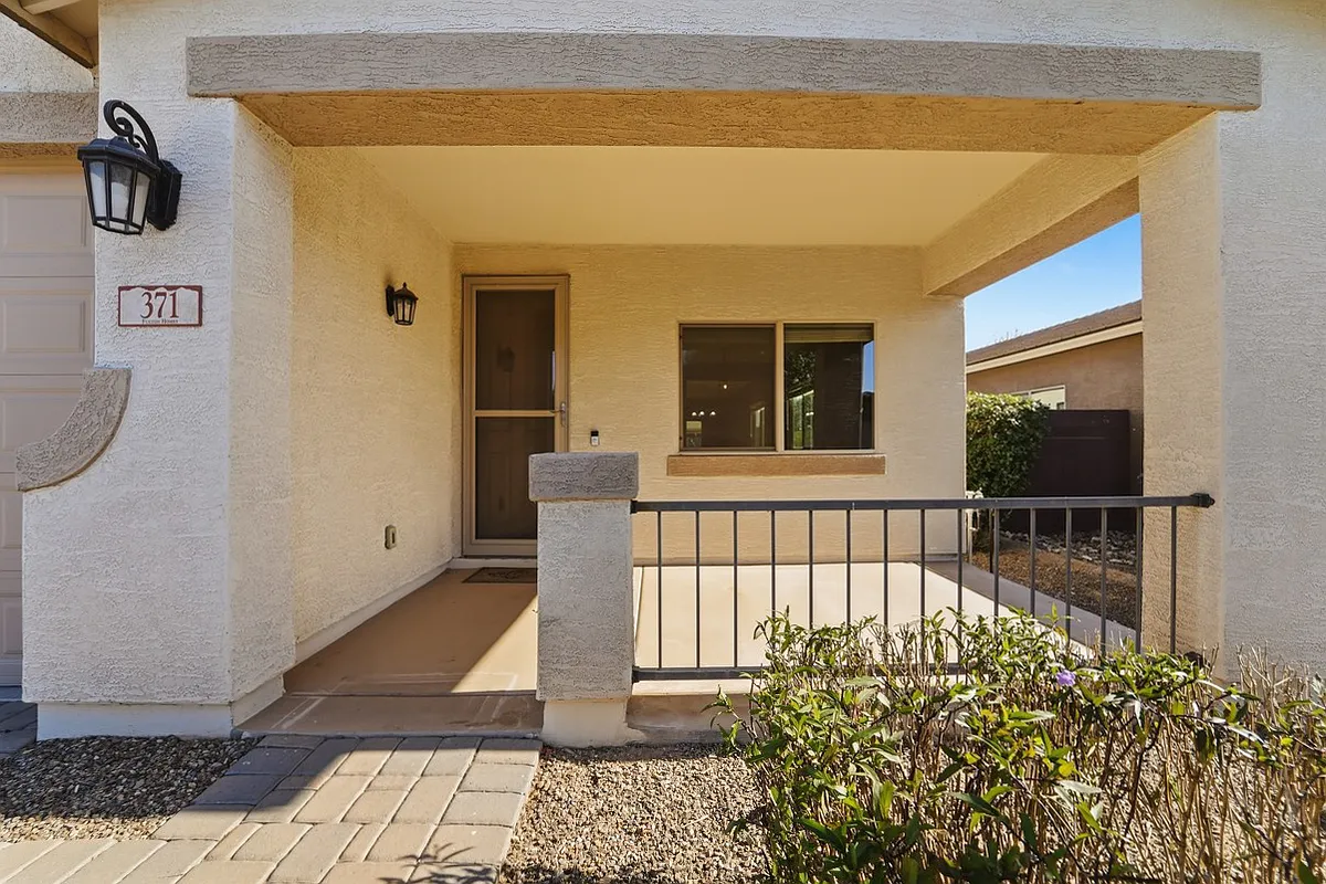 Building Photo - 371 W Flame Tree Ave