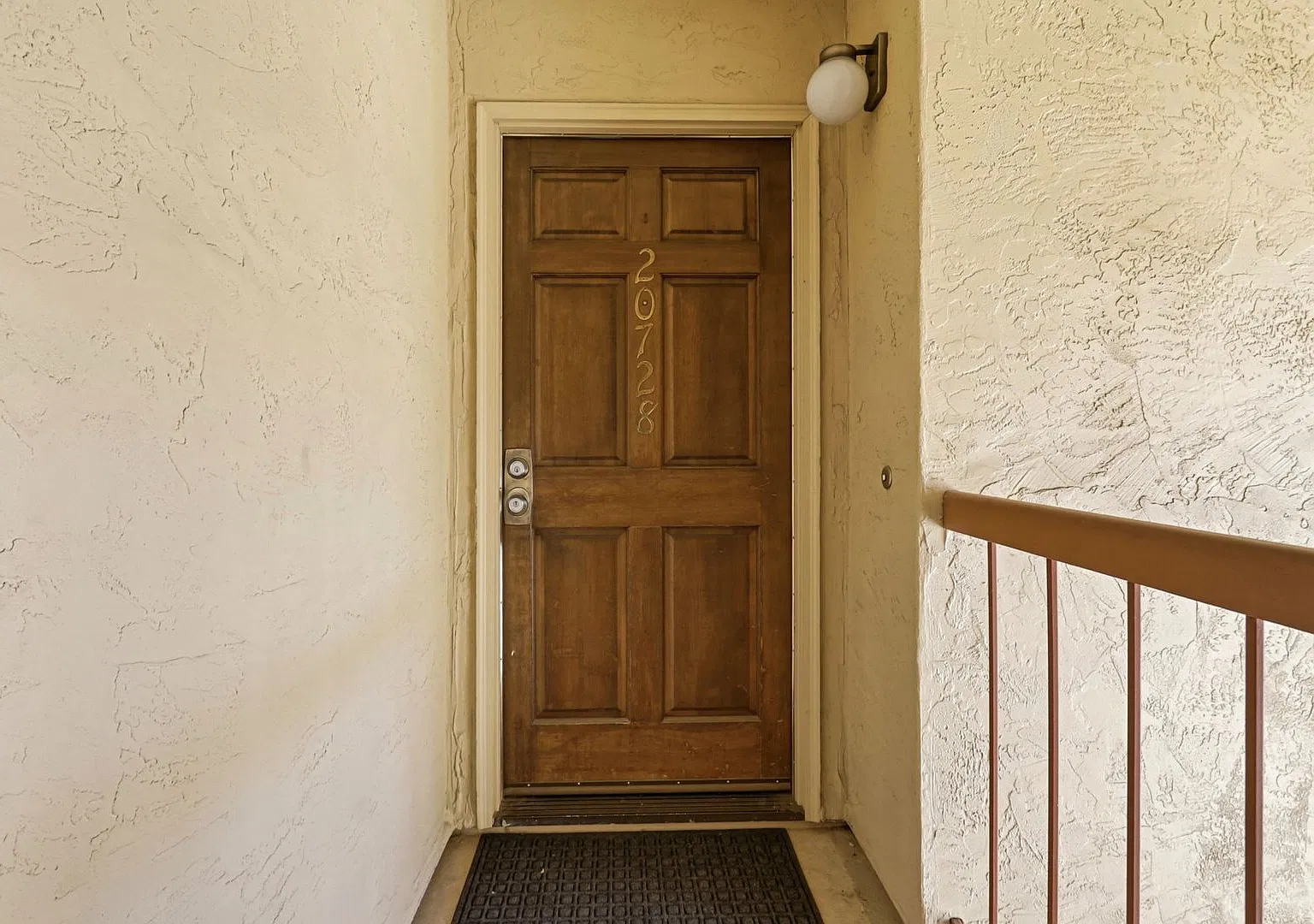 Vaulted ceilings and Spanish-style charm in Cupertino — Photo 4
