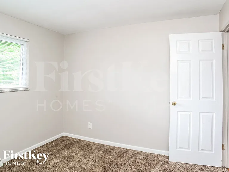5564 Northland Rd — Photo 13