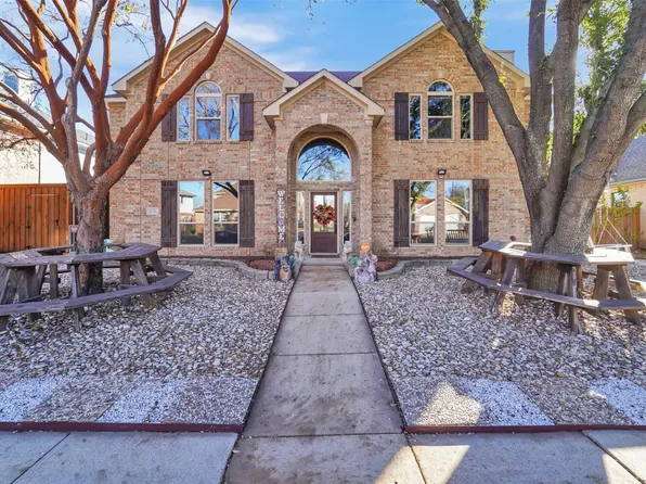 2731 Water Oak Dr, Grand Prairie, TX 75052