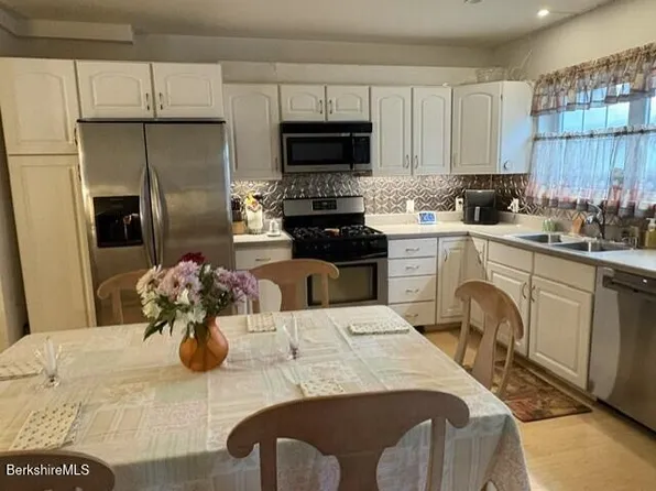31 Taft St, North Adams, MA 01247
